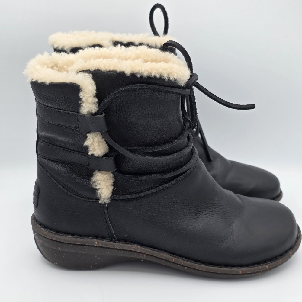 UGG Black and Cream Caspia Winter Boots Shearling Lined Size 7